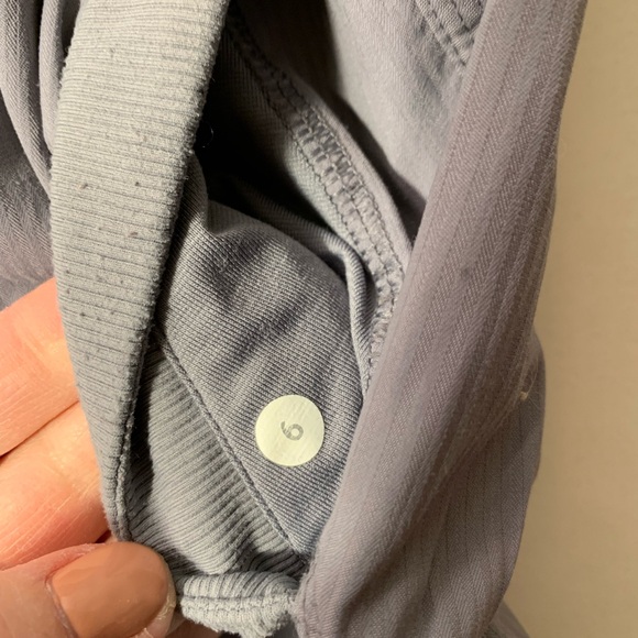 - Lululemon studio crop — fossil colour. - Picture 6 of 8